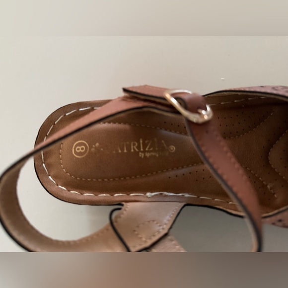 ARITZIA BRAND NEW! Brown Laser-Cut Women's Shoes - Picture 5 of 7